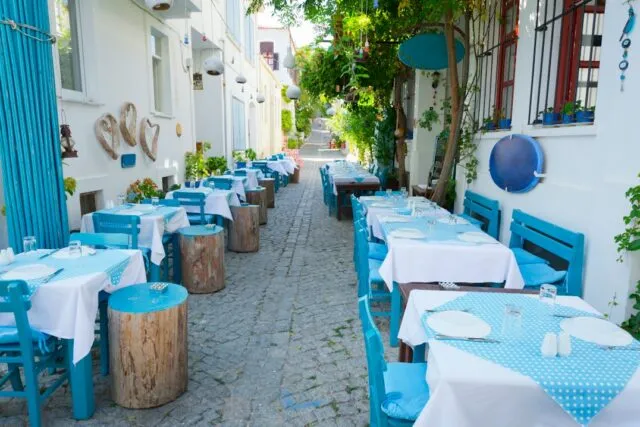Photo authentic Greek restaurant selection tips