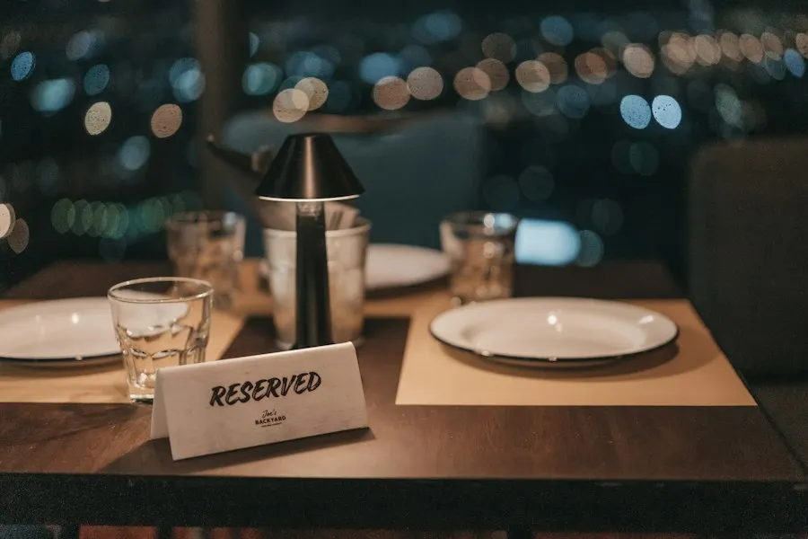 Photo common restaurant reservation mistakes